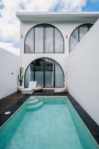 Πισίνα στο ή κοντά στο Modern 1BR Loft style with pool in Pegending