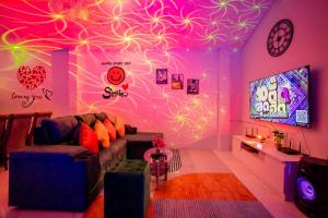 a living room with a couch and a tv at Sea Fan Cha-am Pool Villa in Ban Bo Prakhon