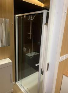 Koupelna v ubytování Crystal by Tiny Away