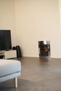 Et tv og/eller underholdning på Luxury for everyday life and leisure - spacious oct