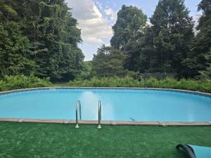 a large blue swimming pool in the grass at vacation paradise in Ararat