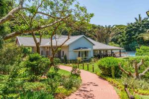 En have udenfor 48 Mahogony Drive, Beverly Hills Estate