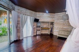 a living room with a wooden floor and a couch at Sanghyang Bay Villas in Nusa Lembongan