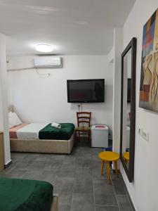 Postel nebo postele na pokoji v ubytování Center Tirana Rooms