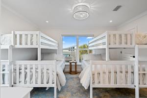 Кровать или кровати в номере Sea'scape - Heated Pool, Beach Gear, Pet Friendly, Beach Views +34 фотографии