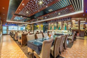 Restaurace v ubytování Aksu Pudong Holiday Hotel