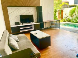 Et tv og/eller underholdning på Villa Kenzo Private Pool