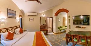 Et tv og/eller underholdning på Tiger Camp Resort A River Access Property