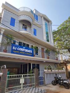 Tòa nhà nơi khách sạn tọa lạc