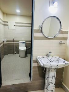 Ένα μπάνιο στο New Woodland Hotel