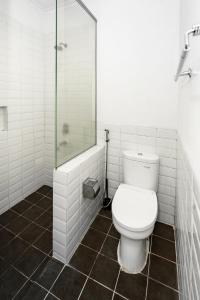 Koupelna v ubytování Wisma Eyang Sosro