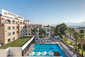 Bazén v ubytování Hotel Astral Nirvana Club- Half Board nebo v jeho okolí