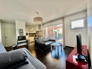 Køkken eller tekøkken på Piscine and golf - Geneva airport - ONU