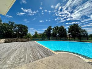 Swimmingpoolen hos eller tæt på Piscine and golf - Geneva airport - ONU