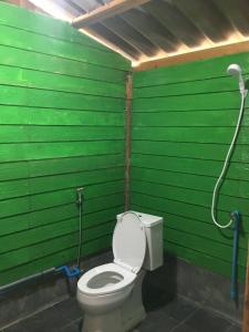 Ένα μπάνιο στο The Sunset View Lanta