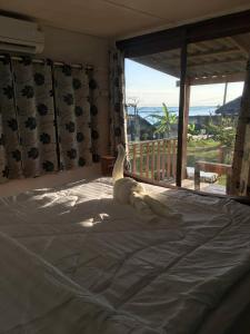 Ένα ή περισσότερα κρεβάτια σε δωμάτιο στο The Sunset View Lanta +31 φωτογραφίες