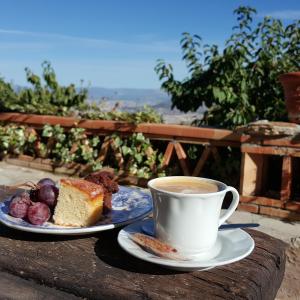 Jedlo v ubytovaní bed & breakfast alebo blízkom okolí