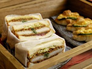 Jídlo v hotelu nebo okolí