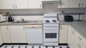 Nhà bếp/bếp nhỏ tại Winda Woppa Magic +4 ảnh