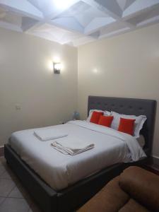 Postel nebo postele na pokoji v ubytování Yukis & Kukis Place, 5 bedrooms, 5 bathrooms, 2 Sitting Rooms