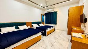 Postel nebo postele na pokoji v ubytování Hotel Raj Inn + 60 fotografií