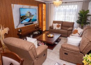 Khu vực ghế ngồi tại Hazel's Condo-Deluxe Master