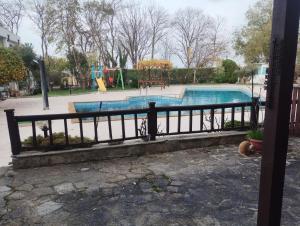 Swimmingpoolen hos eller tæt på Рай