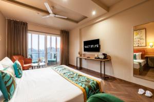 Giường trong phòng chung tại Saltstayz Select- Medicity Near Medanta Hospital