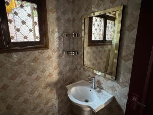 Phòng tắm tại Jinja Lush Haven