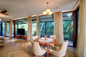 Et tv og/eller underholdning på Aruba Luxury Resort By AADI Hospitality