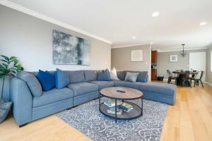 Et opholdsområde på Marbella Lane - Seaside Retreat Laundry P