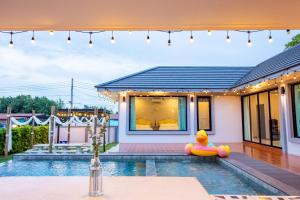 Hồ bơi trong/gần INNER Poolvilla Pattaya