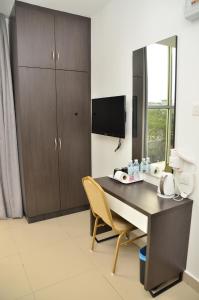 TV a/nebo společenská místnost v ubytování D'Metro Hotel