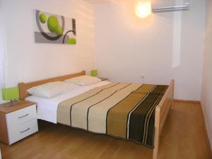 Postel nebo postele na pokoji v ubytování Apartmani Dolencic