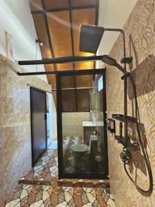 Koupelna v ubytování Senaru Paradise