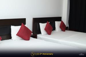 Postel nebo postele na pokoji v ubytování Hotel Senondra Ampara + 9 fotografií