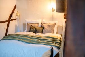 Un pat sau paturi într-o cameră la HofZeit2 +3 fotografii