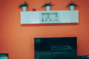 TV/trung tâm giải trí tại LuxeStay Executive Suite +5 ảnh