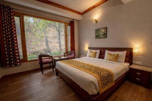 Ένα ή περισσότερα κρεβάτια σε δωμάτιο στο Pine Resort Kasauli # A Complete Resort away from City Hustle +20 φωτογραφίες