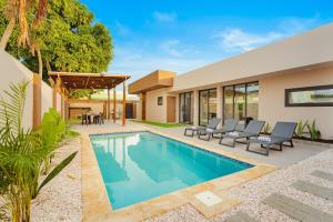 Ảnh trong thư viện ảnh của Aruba Escape Spacious 5BR Villa for 12 by Bocobay ở Oranjestad