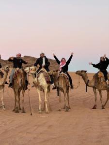 Gæster der bor på Zahara rum camp & Boutique Resort