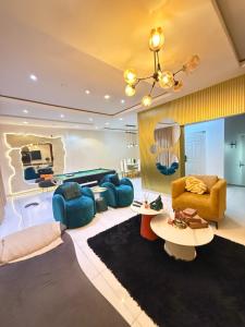 Khu vực ghế ngồi tại Luxe 4bedroom duplex with pool in lekki