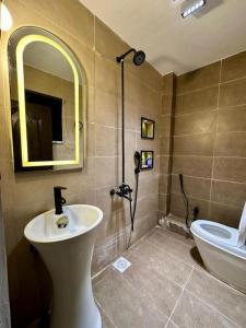 Koupelna v ubytování Exclusive VIP 1 Bedroom Apartment in DHA Phase 6 By Virani