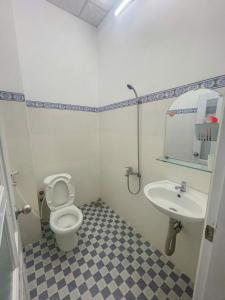 Et badeværelse på Nhà Nghỉ Thiên Thanh Long Hải