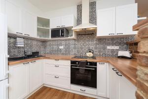 Kuchyň nebo kuchyňský kout v ubytování Penzion Mikulecký Kutloch