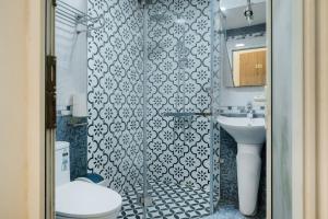 Et badeværelse på LPM Apartment Pho Hue + 58 billeder