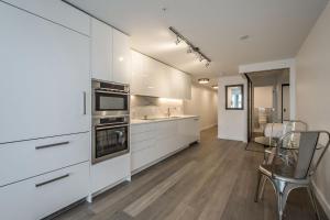 Kuchyň nebo kuchyňský kout v ubytování Luxe 1BR Apt with Pool GYM and On-Site Theater