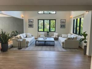 Khu vực ghế ngồi tại 4 BR - Villa Arte +9 ảnh