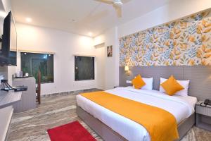 Postel nebo postele na pokoji v ubytování TrimHotel Grandview Jaipur