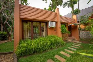 Κήπος έξω από το Riverok Resorts